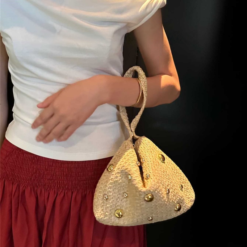 Women'S Raffia Bags - 三角形の編み込みストロークラッチバッグ、マグネット開閉式、リベット付きミニマリストサマーハンドバッグ、女性用ビーチラフィアリストパース