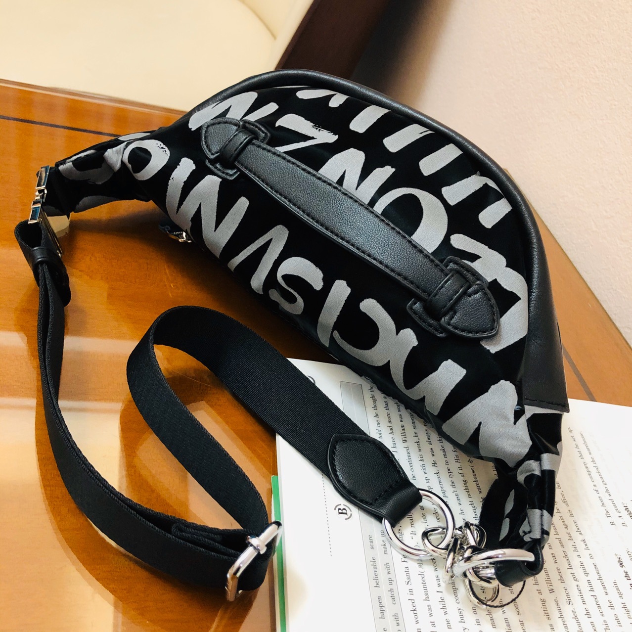 女性用オックスフォードラインストーン邪眼バナナウエストバッグ - Women'S Bum Bags のレビューと価格